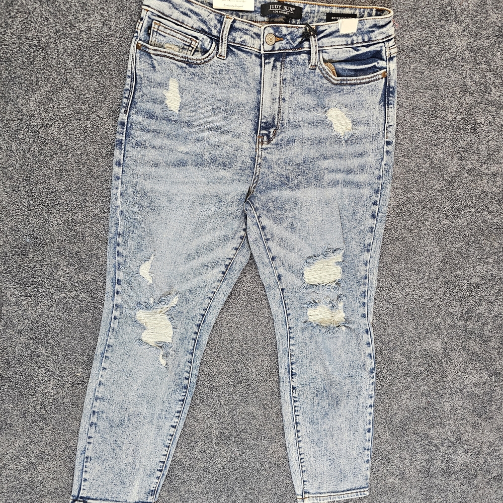 Judy Blue Light Blue Distressed Cropped Jeans